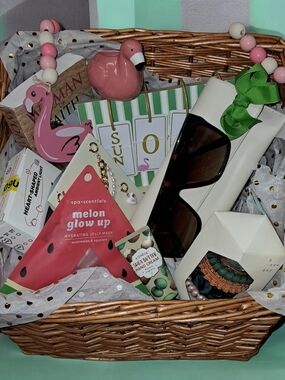 Melon Glow Up Hydrating Jelly Mask & Sunglasses Gift Set - Pink, White, Green